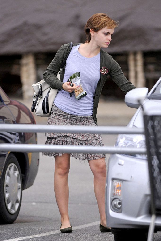 diane m evans recommends emma watson up skirt pic