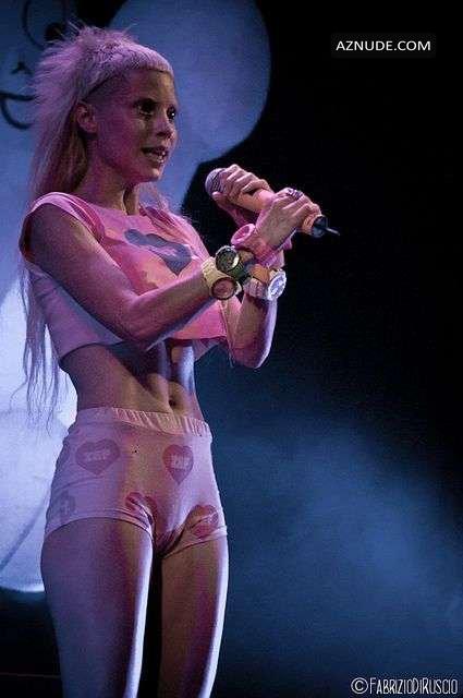 naked yolandi visser